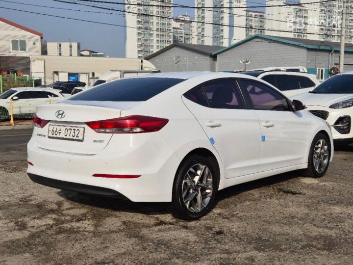 Hyundai Avante AD 1.6 e-VGT Style 5