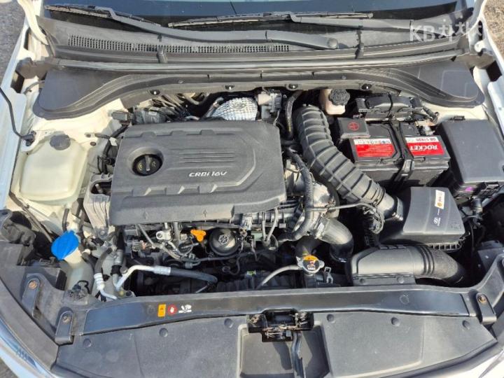 Hyundai Avante AD 1.6 e-VGT Style 6