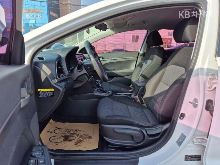 Hyundai Avante AD 1.6 e-VGT Style 8