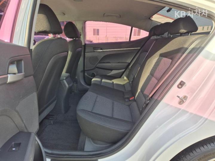 Hyundai Avante AD 1.6 e-VGT Style 9