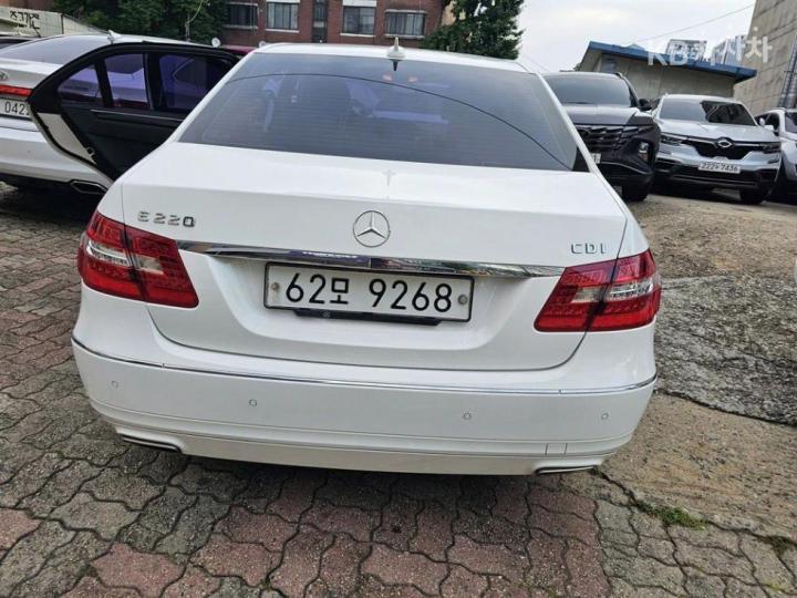 Mercedes-Benz E-Class New E220 CDI Avantgarde W212 3
