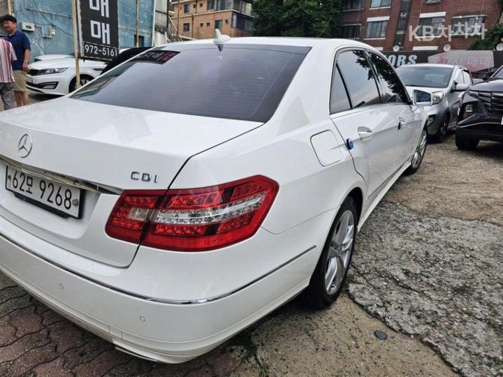 Mercedes-Benz E-Class New E220 CDI Avantgarde W212 4