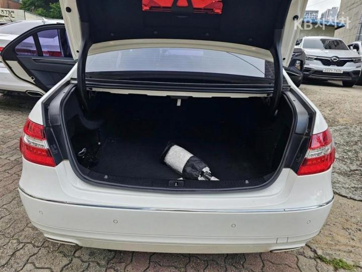 Mercedes-Benz E-Class New E220 CDI Avantgarde W212 5
