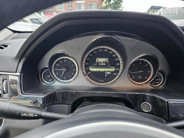 Mercedes-Benz E-Class New E220 CDI Avantgarde W212 6