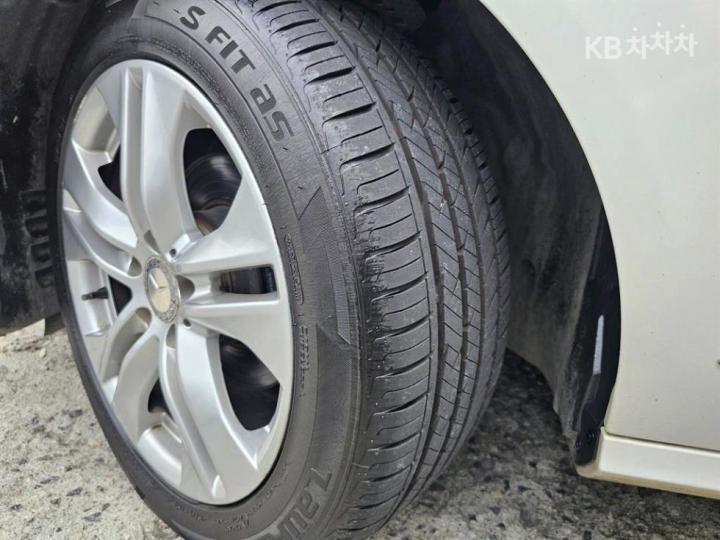 Mercedes-Benz E-Class New E220 CDI Avantgarde W212 8