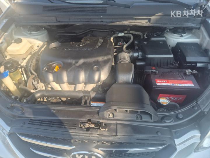 Kia Carens New 2.0 LPI GLX Premium Type 8