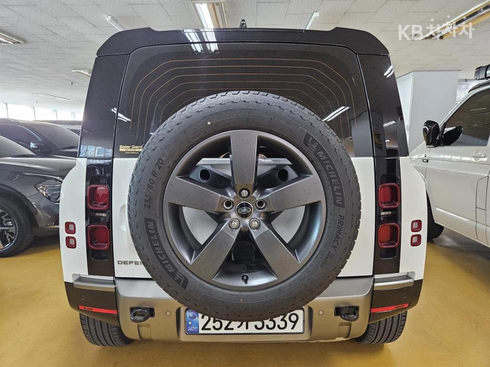 Land Rover Defender — miniaturë 5