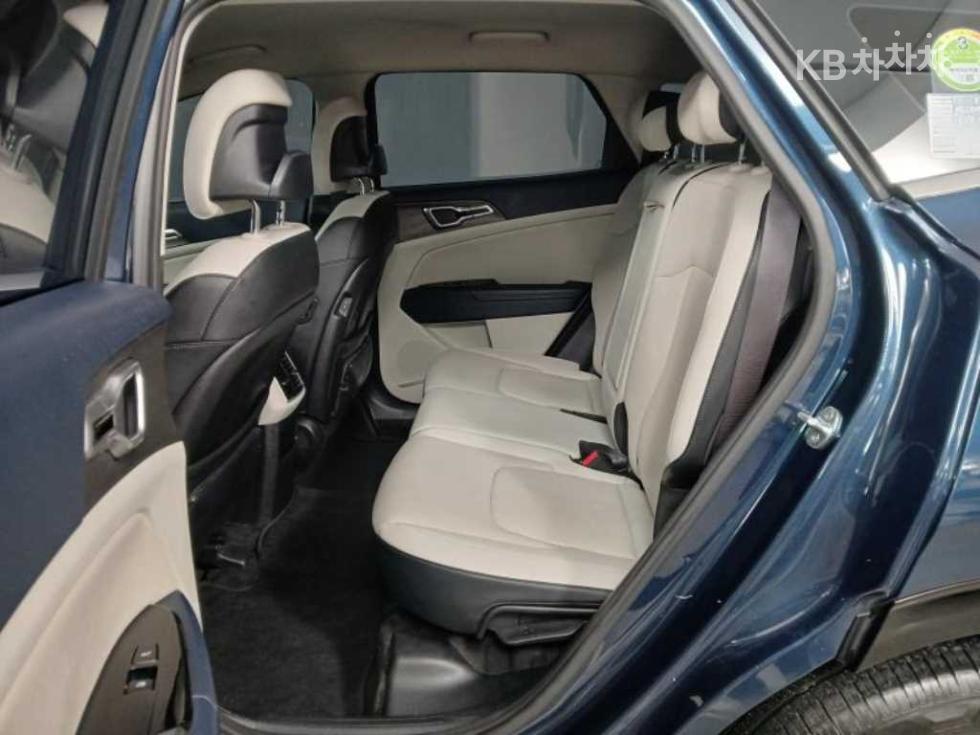 2022 - kia sportage