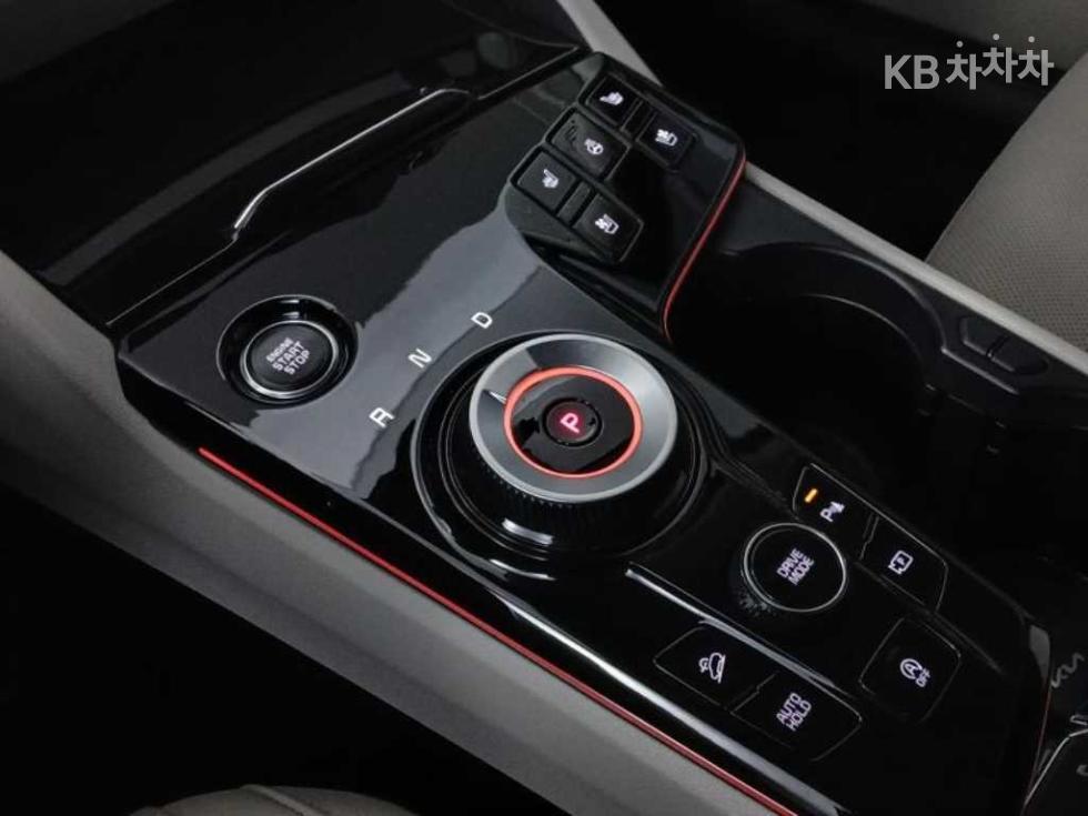 2022 - kia sportage