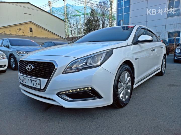 Hyundai Sonata LF Hybrid 2.0 HEV Modern 2
