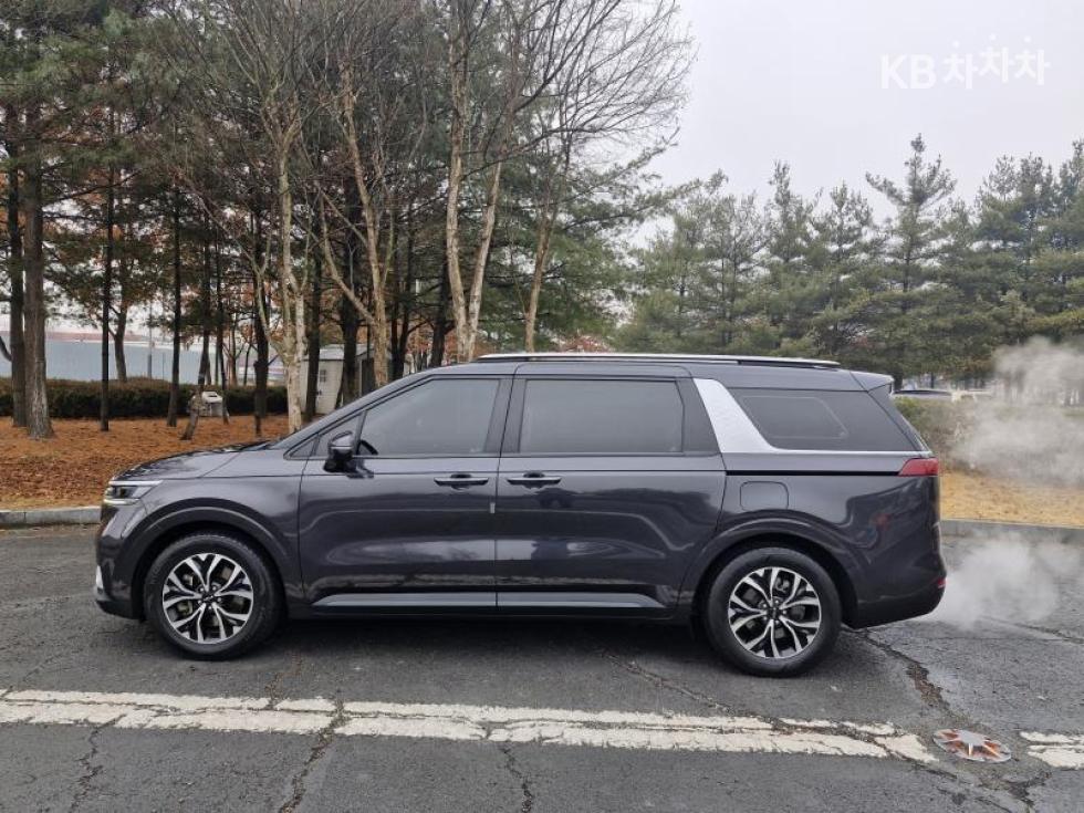 2022 - kia carnival