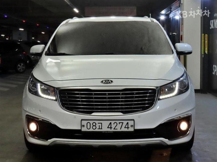 Kia Carnival 2.2 Diesel Luxury 3
