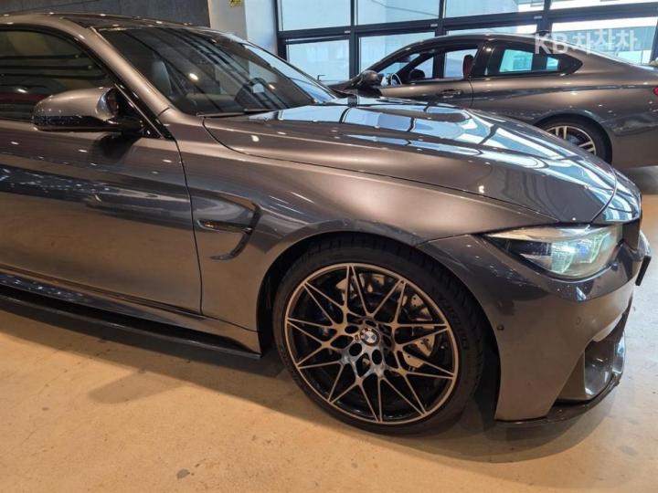 BMW M4 M Series Coupe Competition F82 4