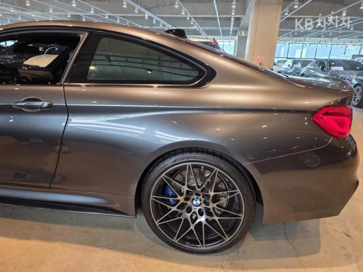 BMW M4 M Series Coupe Competition F82 10