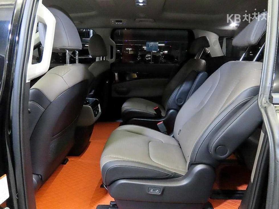 Kia Carnival — miniaturë 7