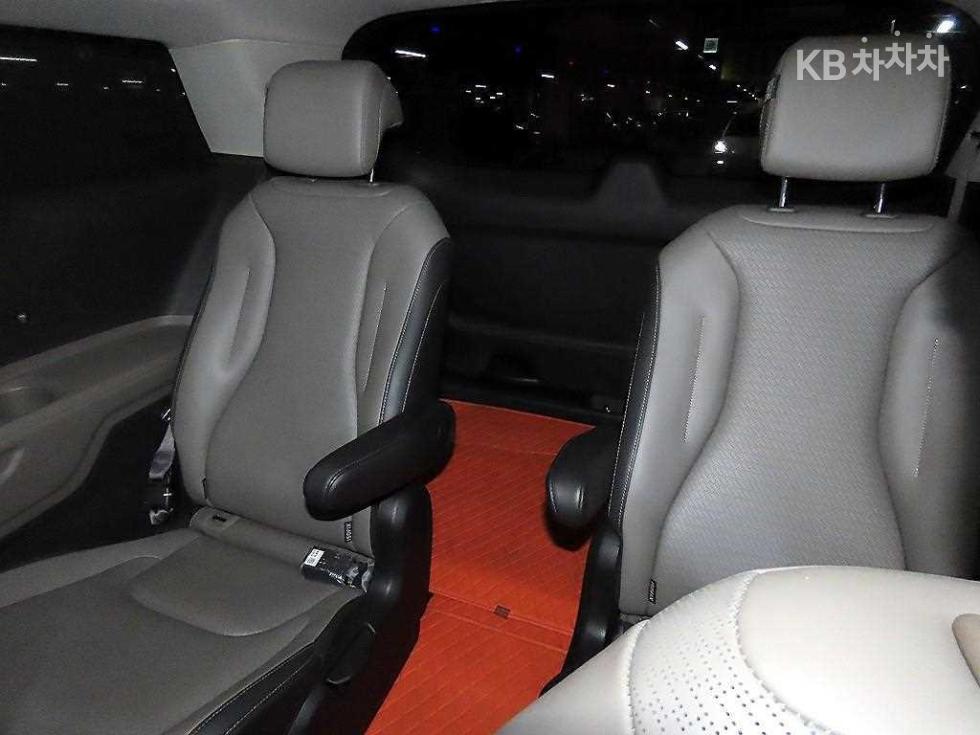 Kia Carnival — miniaturë 8