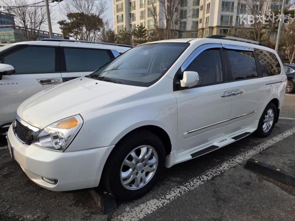 2011 - kia carnival
