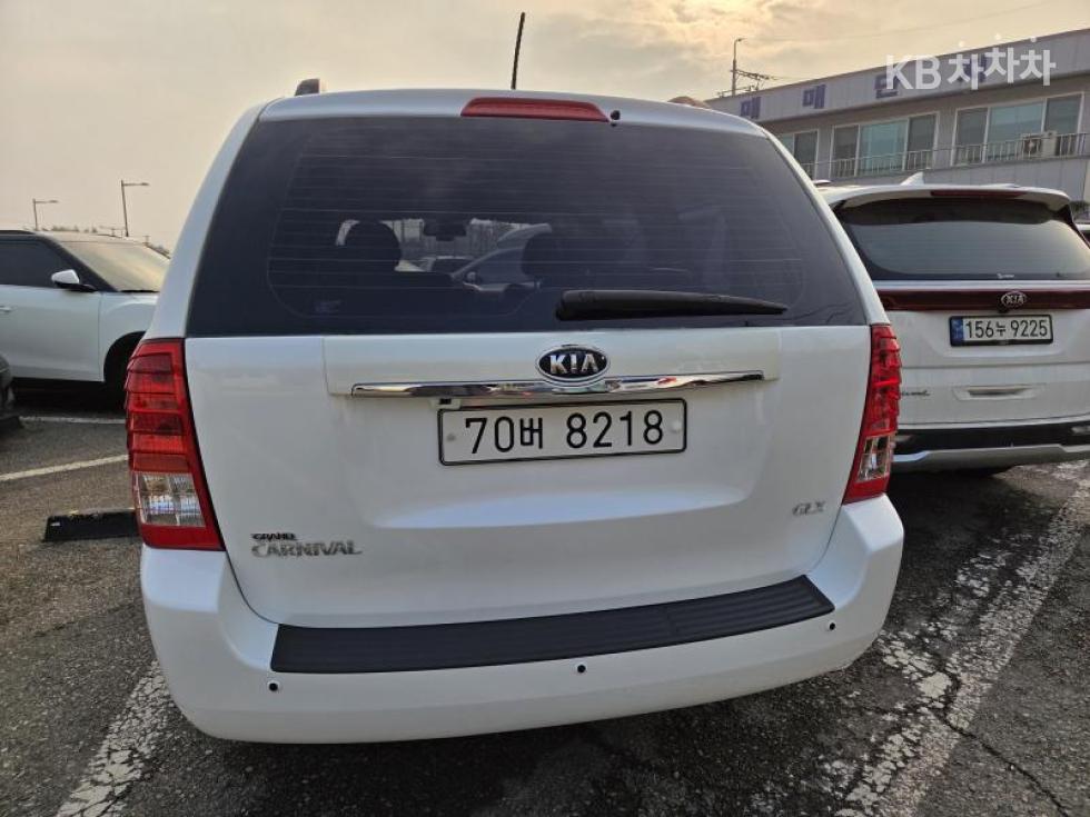 2011 - kia carnival