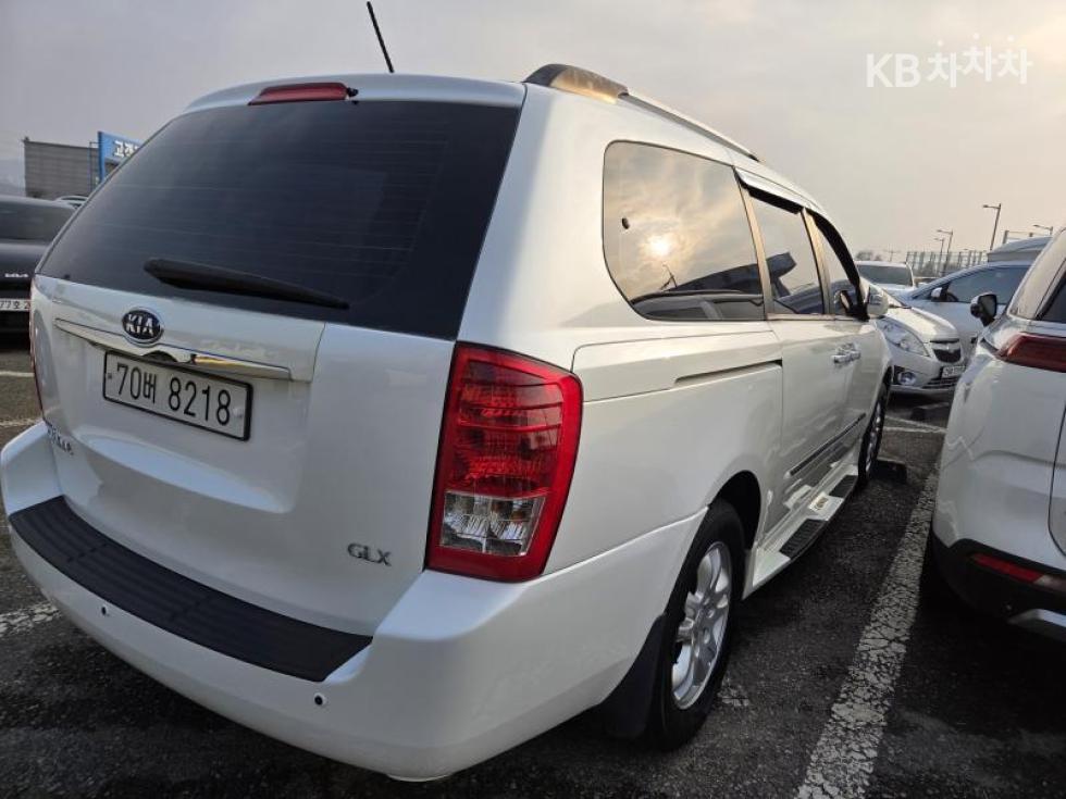 2011 - kia carnival