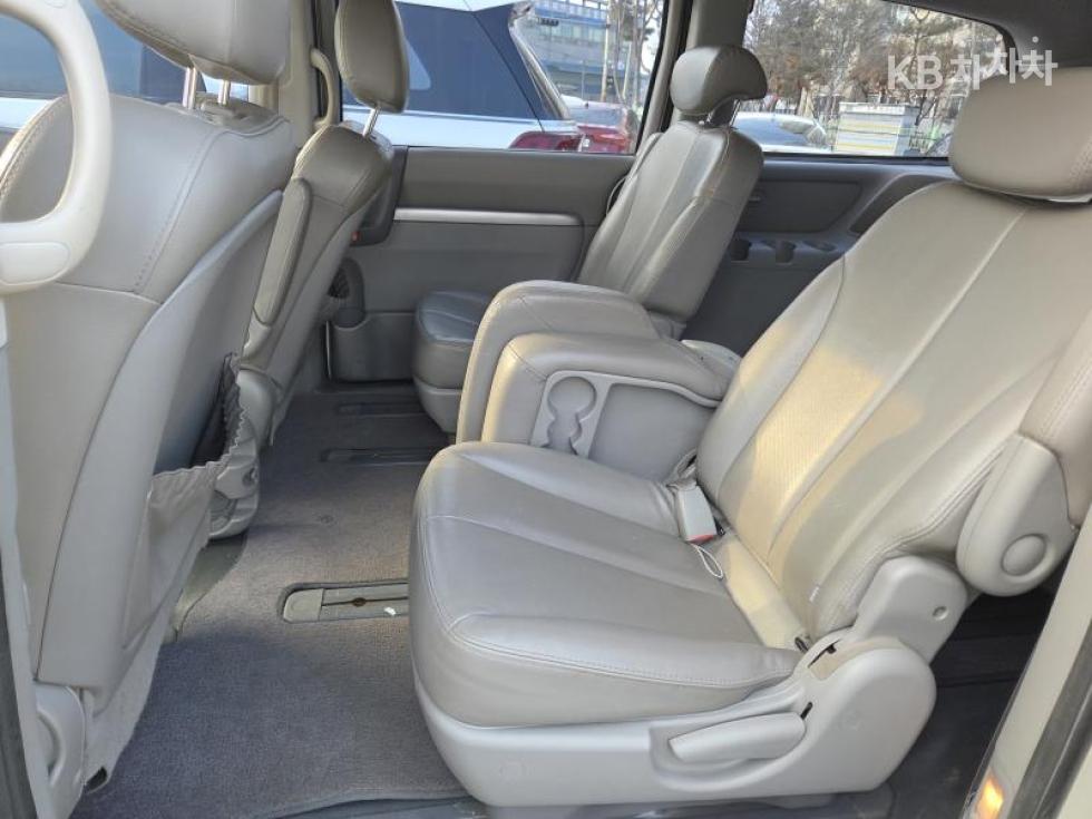2011 - kia carnival