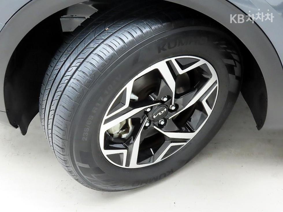 2022 - kia sportage