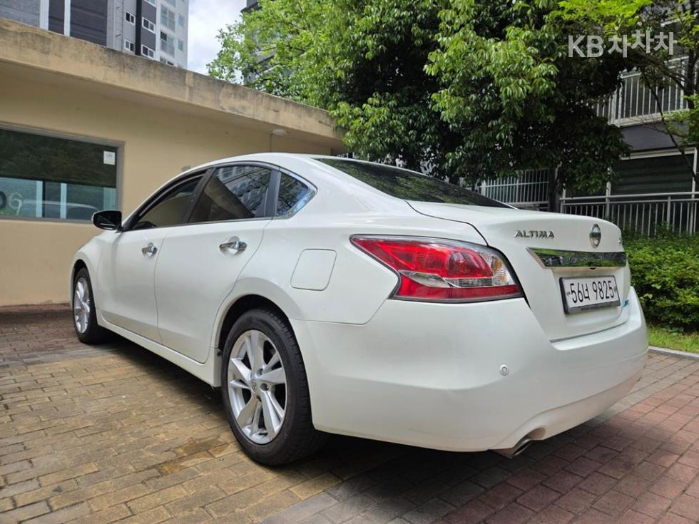 2014 - nissan altima