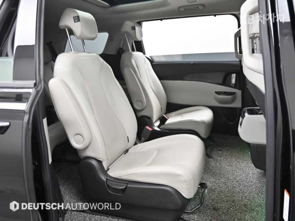 2021 - kia carnival
