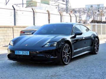 Porsche Taycan Base — foto 1