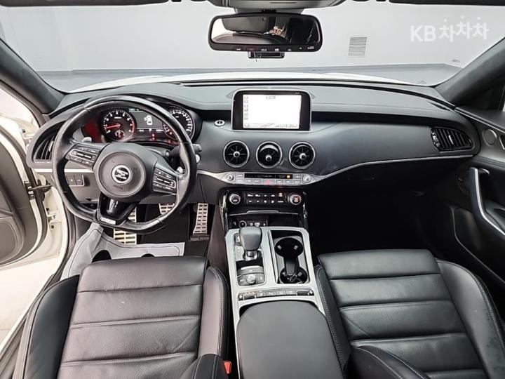 Kia Stinger 3.3 Turbo 2WD GT 8