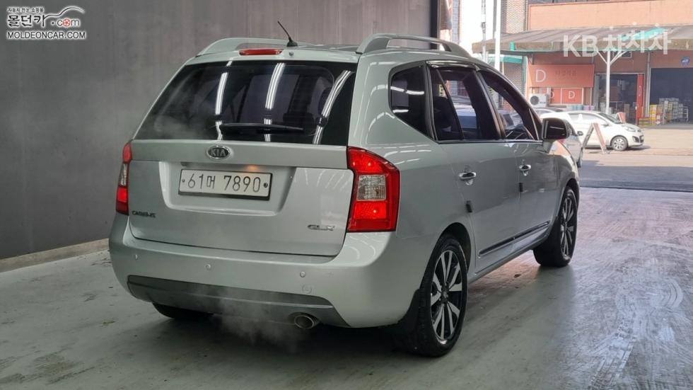 Kia Carens — miniaturë 2