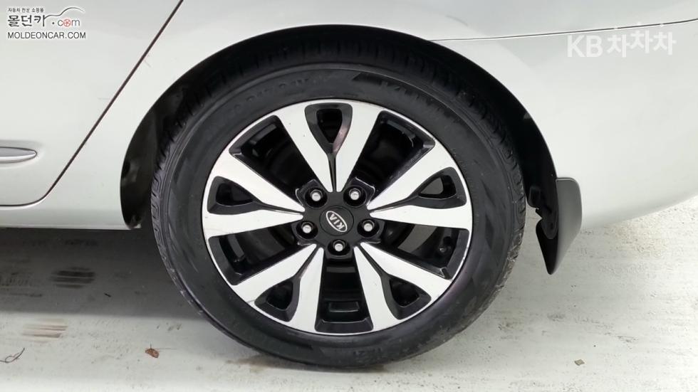Kia Carens — miniaturë 6