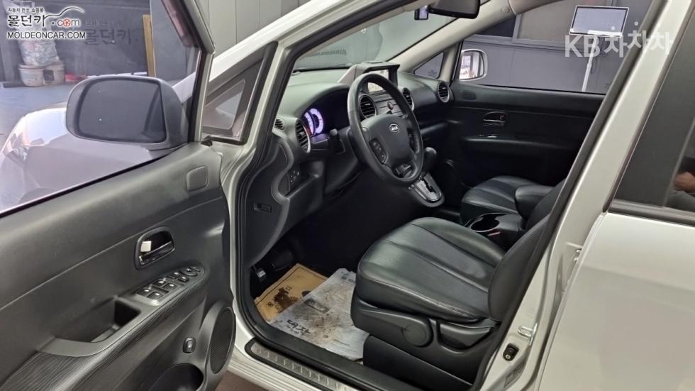 Kia Carens — miniaturë 9