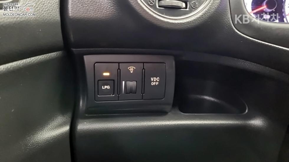 Kia Carens — miniaturë 15