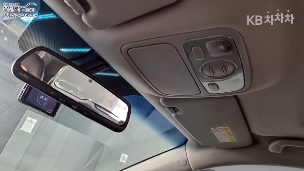 Kia Carens — miniaturë 17