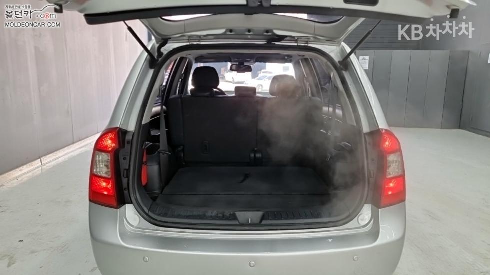 Kia Carens — miniaturë 18