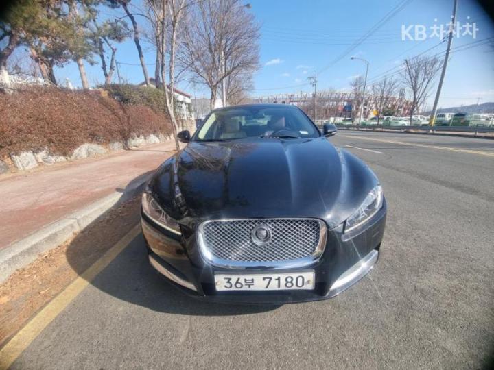 Jaguar XF 2.2D Luxury 2