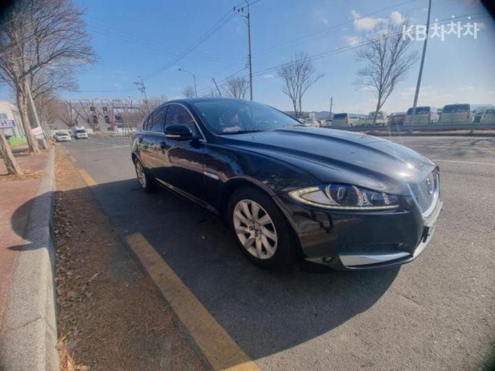 Jaguar XF 2.2D Luxury 4