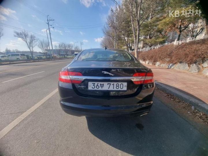 Jaguar XF 2.2D Luxury 5