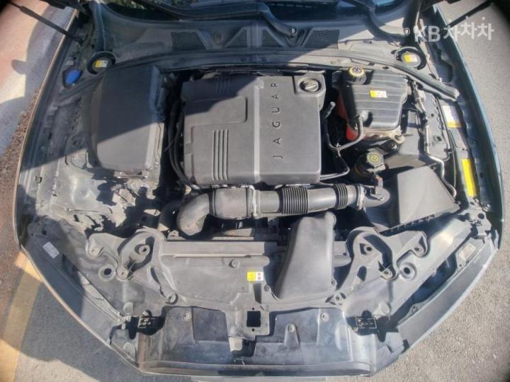 Jaguar XF 2.2D Luxury 6