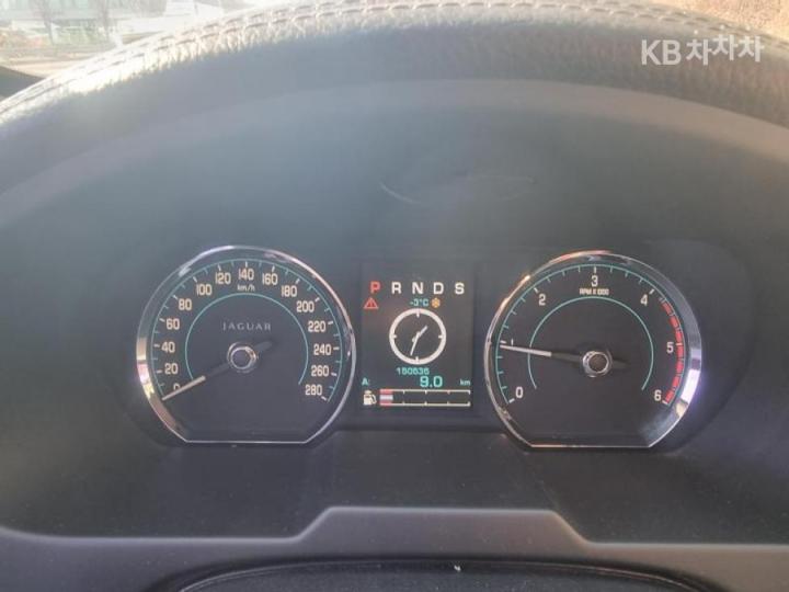 Jaguar XF 2.2D Luxury 10