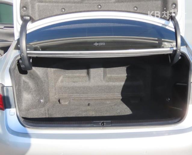 Lexus ES New 300h Premium 6