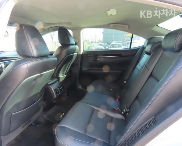 Lexus ES New 300h Premium 7