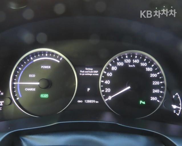 Lexus ES New 300h Premium 9