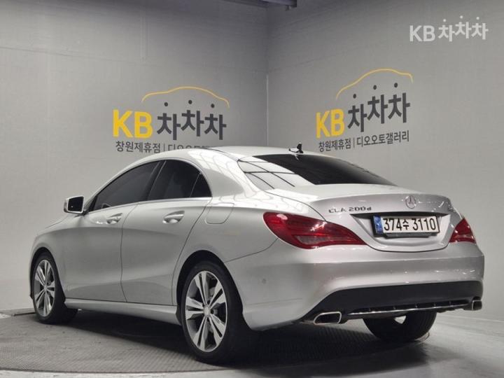 Mercedes-Benz CLA-Class CLA200 d 4Matic 6