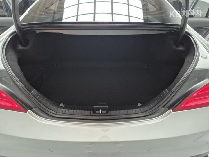 Mercedes-Benz CLA-Class CLA200 d 4Matic 8