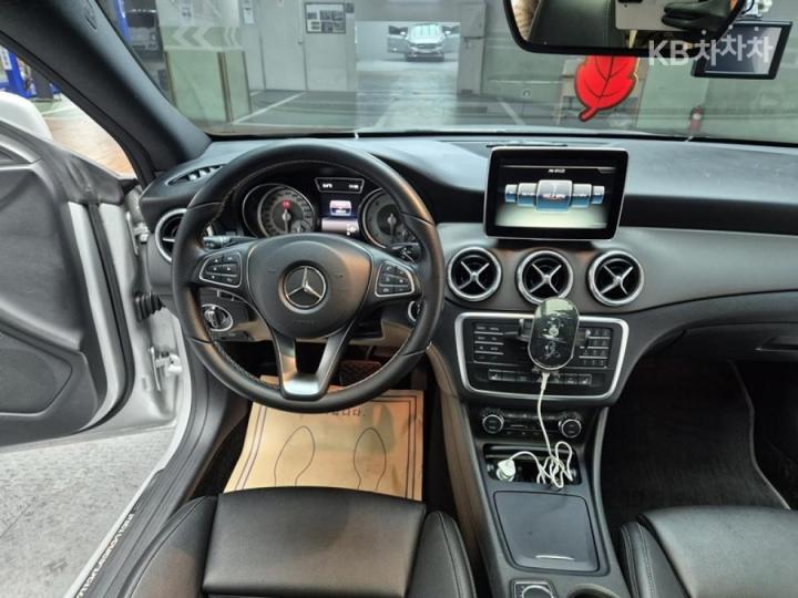 Mercedes-Benz CLA-Class CLA200 d 4Matic 9