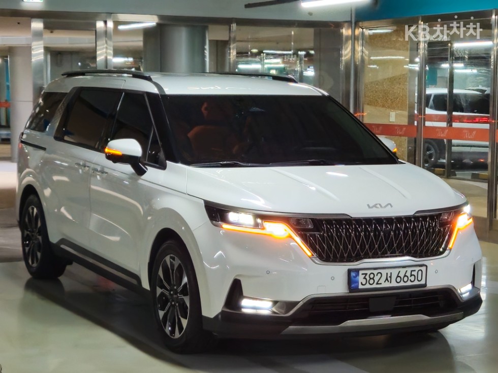 2023 - kia carnival