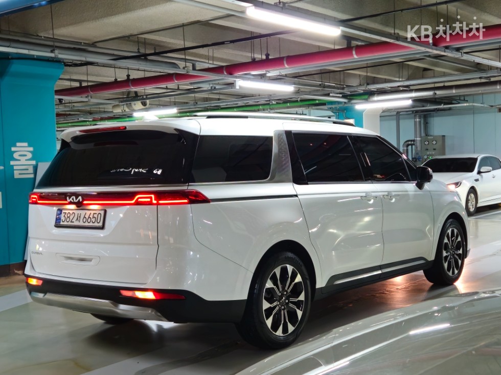 2023 - kia carnival