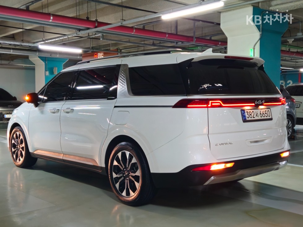2023 - kia carnival