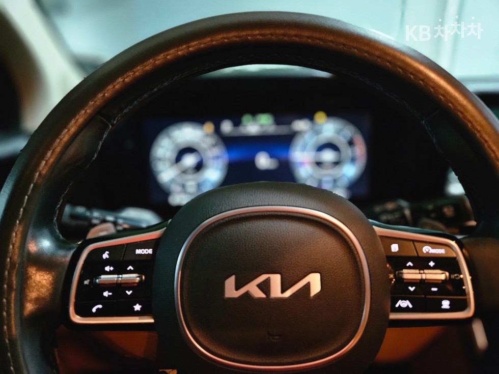 2023 - kia carnival